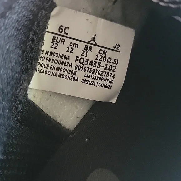 Nike Kids Black and White Sneakers - Picture 5 of 5